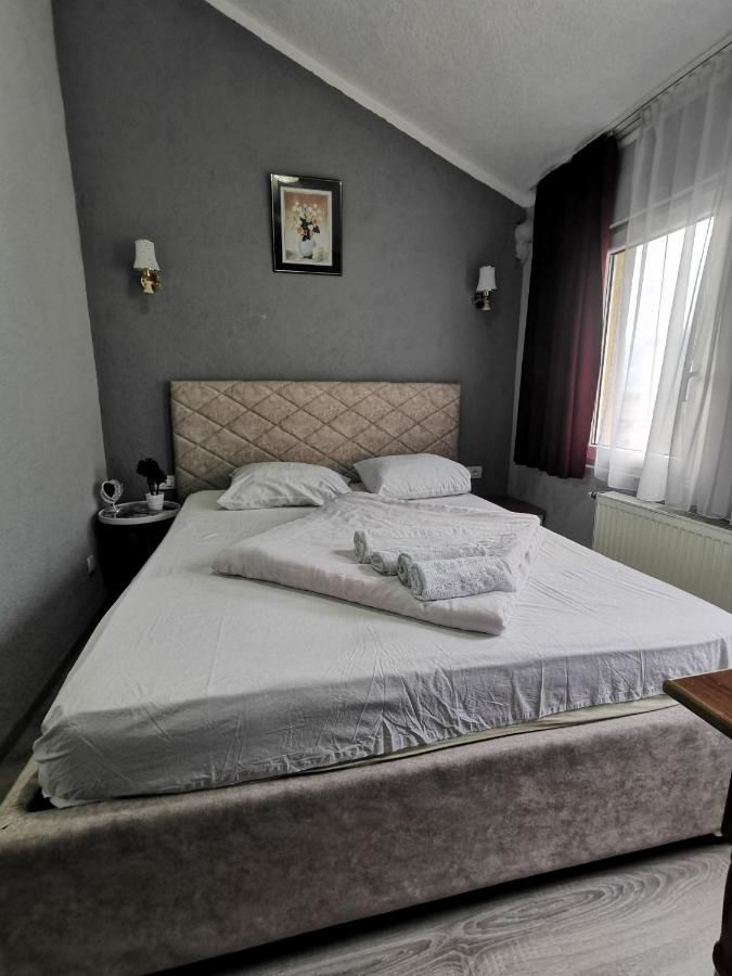 Отель Hotel Rosi Gusinje-38