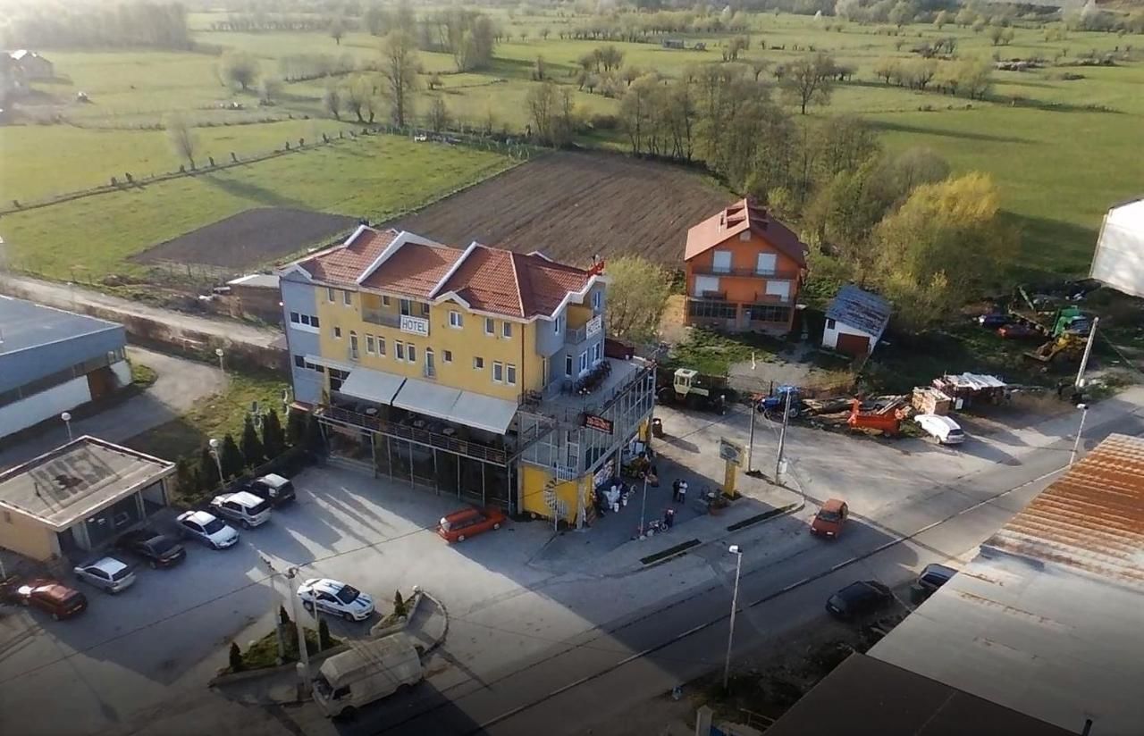 Отель Hotel Rosi Gusinje-7
