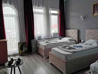Отель Hotel Rosi Gusinje Четырехместный номер-2