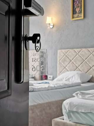 Отель Hotel Rosi Gusinje Четырехместный номер-5