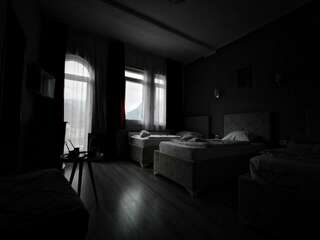 Отель Hotel Rosi Gusinje Трехместный номер-2