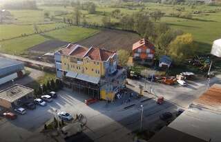 Отель Hotel Rosi Gusinje-3