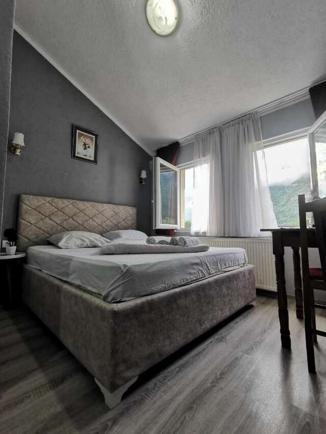 Отель Hotel Rosi Gusinje-38